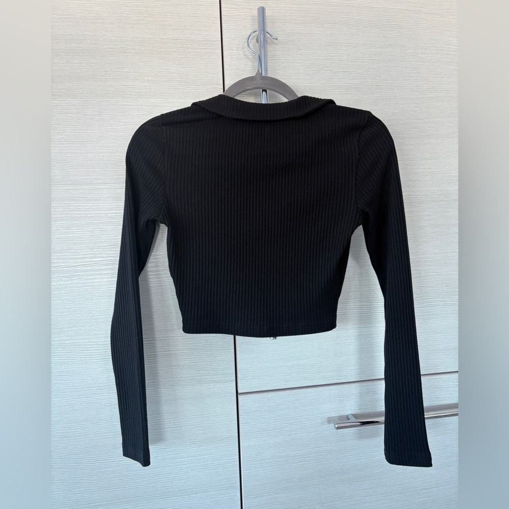 Princess Polly Black Ribbed Cropped Button up - Picture 10 of 12